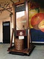 French Guillotine Illusion Image