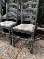 5 grey painted wooden chairs AVAILABLE TOGETHER OR INDIVIDUALLY image 2