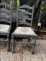 5 grey painted wooden chairs AVAILABLE TOGETHER OR INDIVIDUALLY image 3