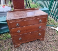 small chest of drawers photo - Set-Exchange.co.uk