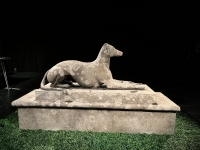 Dog statue on plinth photo - Set-Exchange.co.uk