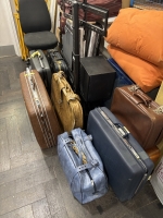 8x Vintage suitcases image 3